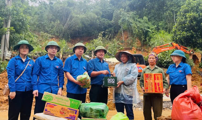 (ĐCSVN) - Những ngày qua, Trung ương Hội Doanh nhân trẻ Việt Nam và Hội Doanh nhân trẻ các tỉnh, thành phố đã nhanh chóng có những hoạt động thiết thực nhằm quyên góp, ủng hộ đồng bào sớm vượt qua khó khăn sau thiên tai.