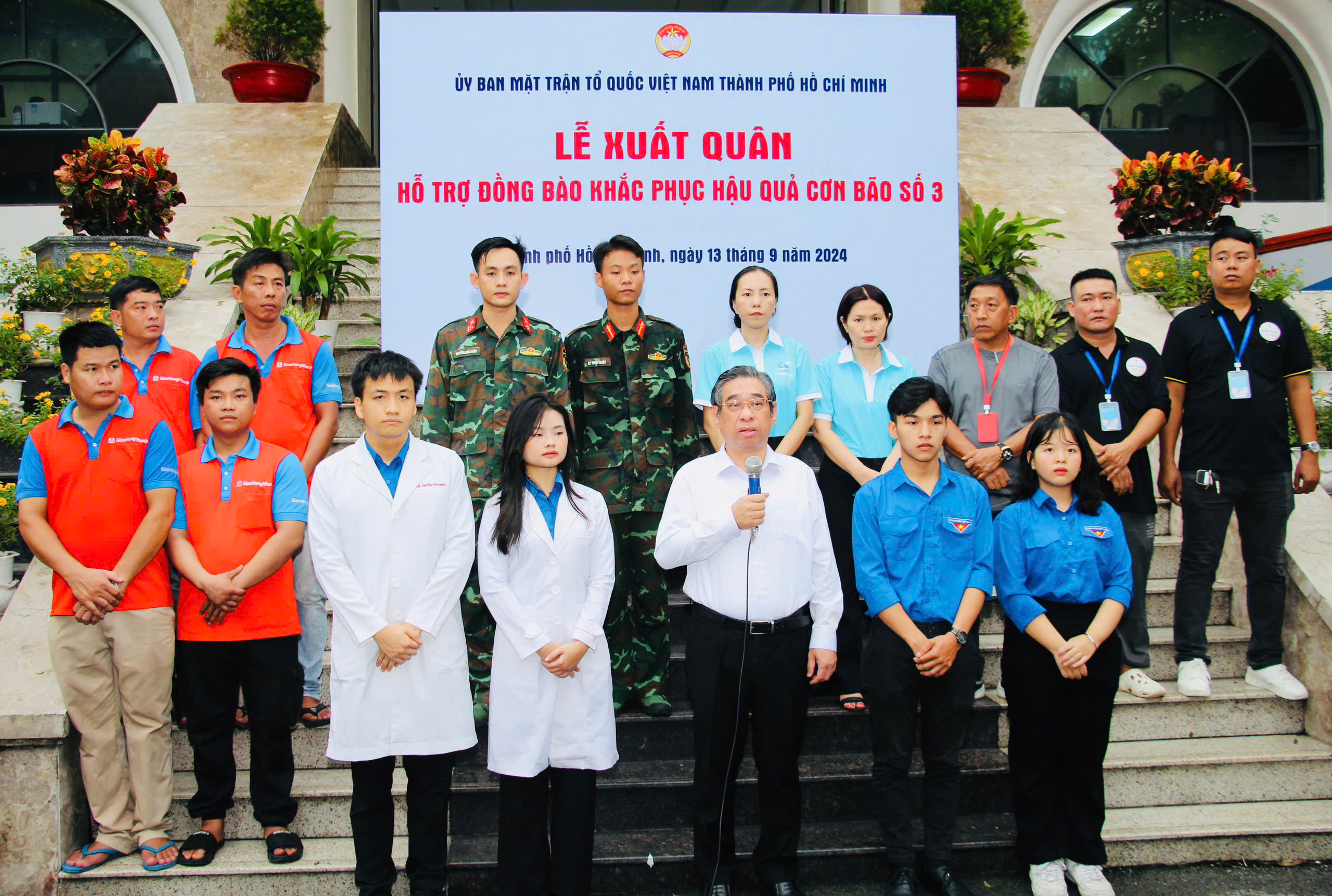 (ĐCSVN) - Chiều 13/9, Ủy ban MTTQ Việt Nam TP Hồ Chí Minh tổ chức lễ xuất quân hỗ trợ đồng bào miền Bắc khắc phục hậu quả cơn bão số 3.