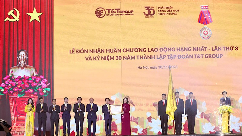  T&T Group đón nhận Huân chương Lao động hạng Nhất 