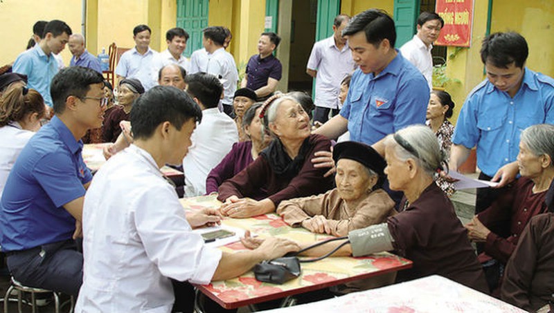 (ĐCSVN) - Trong thời gian qua, được sự quan tâm chỉ đạo của Chính phủ, Thủ tướng Chính phủ, Ủy ban quốc gia về người cao tuổi và các bộ, ngành, địa phương đã tích cực triển khai thực hiện công tác người cao tuổi và đạt được nhiều kết quả thiết thực, cụ thể trên tất cả các lĩnh vực.