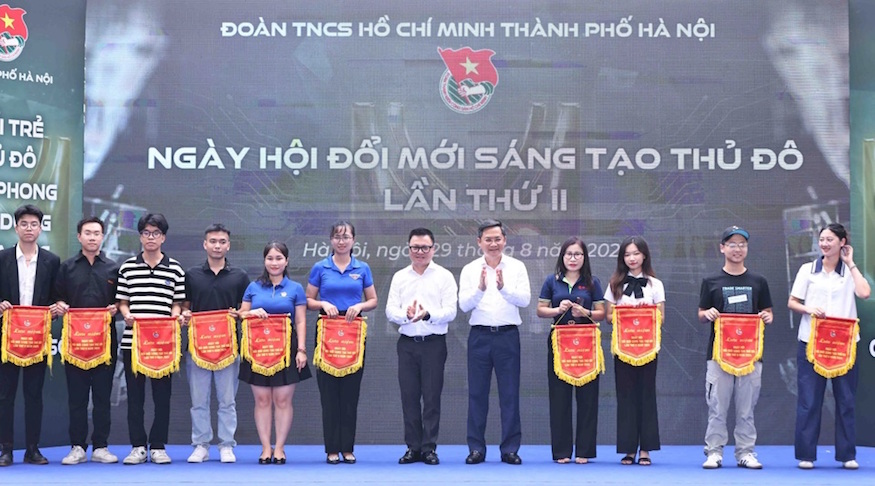 (ĐCSVN) - Ngày hội Đổi mới sáng tạo Thủ đô lần thứ 2 là một trong những hoạt động trọng tâm nhằm thúc đẩy tinh thần đổi mới sáng tạo, phát triển khoa học, công nghệ, chuyển đổi số và phát triển hệ sinh thái khởi nghiệp, đổi mới sáng tạo trên địa bàn TP Hà Nội.