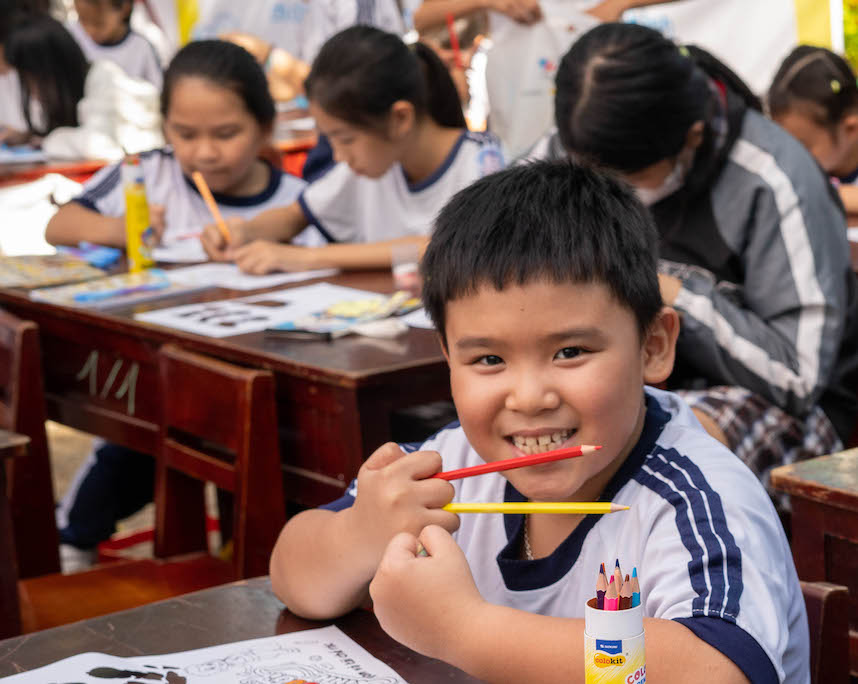 (ĐCSVN) - Chương trình “Ngày hội sắc màu” năm 2024 - Cuộc thi vẽ tranh dành cho thiếu nhi với chủ đề “Em vẽ sắc màu tình nguyện” có sự tham gia của 500 thiếu nhi của tỉnh Đồng Tháp với nhiều hoạt động ý nghĩa, thiết thực trong không gian ngập tràn sắc màu của sự kiện.