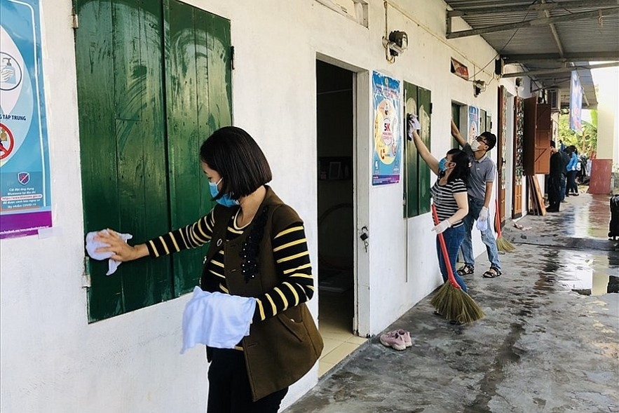 (ĐCSVN) - Các doanh nghiệp trong khu công nghiệp, khu chế xuất, khu kinh tế trên cả nước đã và đang từng bước khôi phục sản xuất, tạo nhiều việc làm cho người lao động. Quy định mới nhất về các hình thức nộp hồ sơ hỗ trợ tiền thuê nhà cho người lao động như thế nào?  