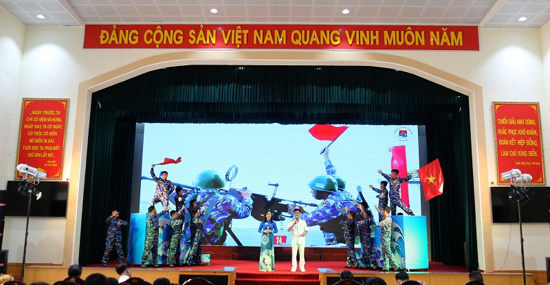 (ĐCSVN) - Ngày 26/6, tại Thành phố Cam Ranh, tỉnh Khánh Hòa, Bộ Tư lệnh Vùng 4 Hải quân tổ chức Hội thi tuyên truyền viên trẻ năm 2024. Hội thi là hoạt động hướng đến chào mừng Đại hội thi đua quyết thắng Vùng 4 Hải quân giai đoạn 2019 - 2024, chào mừng kỷ niệm 60 đánh thắng trận đầu của Hải quân nhân dân Việt Nam (ngày 02 & 05/8/1964 - 02 & 05/8/2024) và 80 năm Ngày thành lập Quân đội nhân dân Việt Nam, 35 năm Ngày hội Quốc phòng toàn dân. 