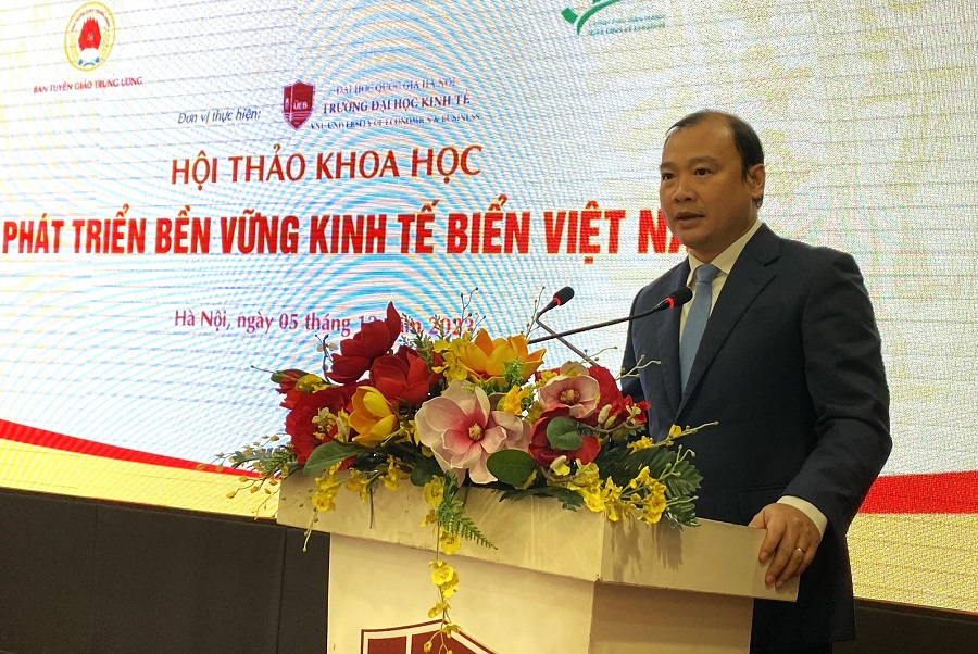 (ĐCSVN) – Hội thảo khoa học “Phát triển bền vững kinh tế biển Việt Nam” là diễn đàn khoa học để cùng trao đổi, thảo luận và làm rõ thực trạng phát triển kinh tế biển ở Việt Nam, từ đó có những kiến nghị, đề xuất giải pháp phát triển bền vững kinh tế biển trong thời gian tới.