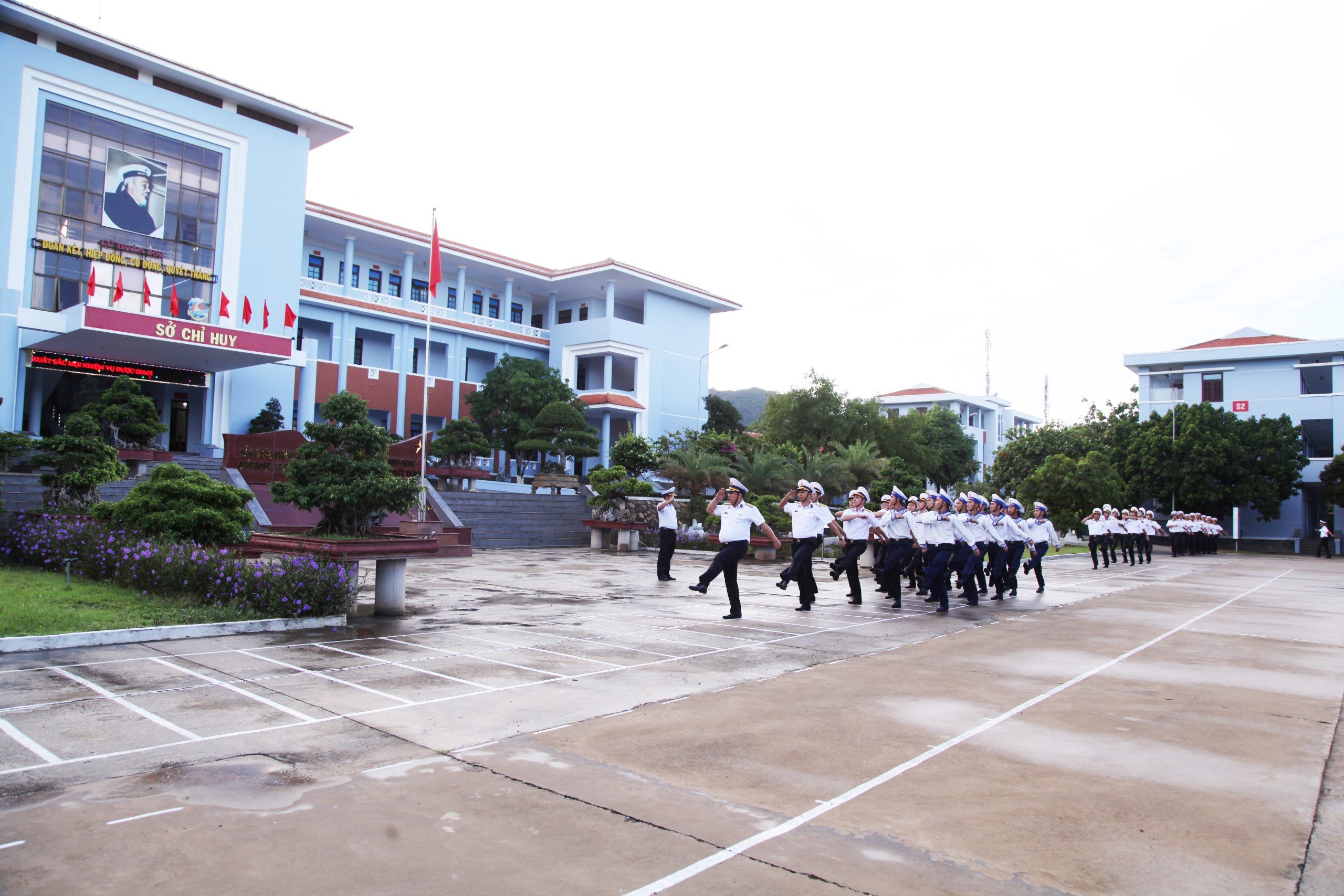 (ĐCSVN) - Ngày 3/10, tại TP Cam Ranh, tỉnh Khánh Hòa, Đoàn công tác Bộ Tư lệnh Vùng 4 Hải quân do Đại tá Nguyễn Văn Bách, Tư lệnh Vùng làm Trưởng đoàn đã đến kiểm tra đơn vị vững mạnh toàn diện (VMTD) “mẫu mực, tiêu biểu” năm 2023 đối với Lữ đoàn 162.