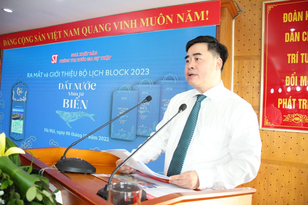 (ĐCSVN) - Bộ lịch bloc “Đất nước nhìn từ biển” giới thiệu những thông tin cơ bản về một số địa danh, địa điểm du lịch của 28 tỉnh, thành phố ven biển, có thể xem như một cuốn cẩm nang du lịch cho bạn đọc tìm hiểu, khám phá các vùng biển đảo trù phú, giàu có tài nguyên thiên nhiên của đất nước.