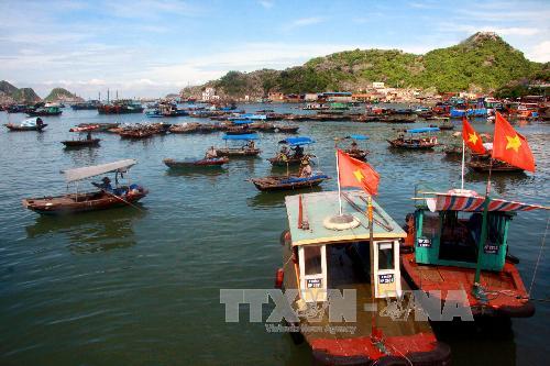 (ĐCSVN) - Phó Thủ tướng Lê Văn Thành vừa ký Chỉ thị số 31/CT-TTg ngày 24/11/2021 của Thủ tướng Chính phủ về đổi mới và tăng cường tổ chức thực hiện Chiến lược phát triển bền vững kinh tế biển Việt Nam đến năm 2030, tầm nhìn đến năm 2045.