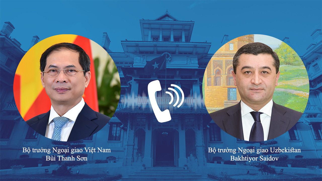 (ĐCSVN) - Bộ trưởng Bakhtiyor Saidov cho biết, trong tâm trí của Tổng thống Shavkat Mirziyoyev và Nhân dân Uzbekistan, Tổng Bí thư Nguyễn Phú Trọng là người con ưu tú, tận tụy của dân tộc Việt Nam, là một chính trị gia kiệt xuất, người đã có đóng góp to lớn cho sự nghiệp phát triển kinh tế - xã hội của Việt Nam, góp phần củng cố uy tín, vị thế của Việt Nam trong khu vực và trên trường quốc tế. 