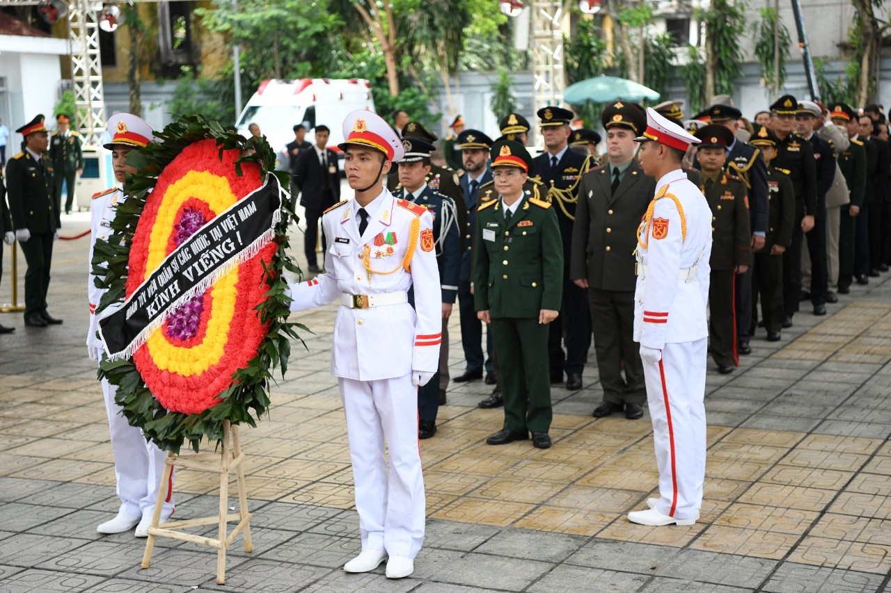 (ĐCSVN) - Ngày 25/7, tại Nhà Tang lễ Quốc gia - số 5 Trần Thánh Tông (Hà Nội), lãnh đạo nhiều nước, bạn bè quốc tế đã đến viếng Tổng Bí thư Nguyễn Phú Trọng.