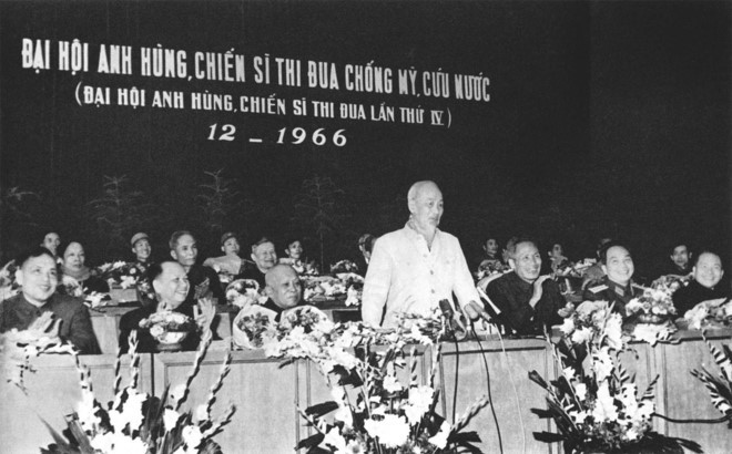 (ĐCSVN) - Ngày 11/6/1948, giữa bộn bề công việc của cuộc kháng chiến chống thực dân Pháp, Chủ tịch Hồ Chí Minh ra “Lời kêu gọi thi đua ái quốc”, chính thức phát động phong trào thi đua ái quốc trên cả nước. 75 năm qua, những tư tưởng, quan điểm của Người về thi đua ái quốc vẫn vẹn nguyên giá trị và tinh thần thời đại, khởi nguồn và tạo động lực cho những khát vọng, sáng tạo, cống hiến để hiện thực khát vọng xây dựng đất nước phồn vinh, hạnh phúc trong bối cảnh hiện nay.