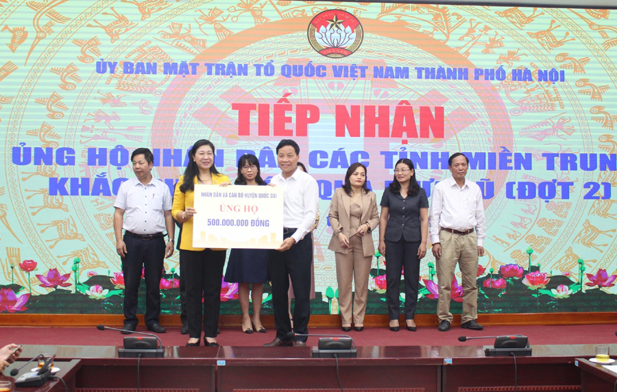 (ĐCSVN) - Trong thời gian tới, MTTQ Việt Nam thành phố (TP) Hà Nội xác định lựa chọn nội dung hoạt động phải có trọng tâm, trọng điểm, phù hợp với tâm tư, nguyện vọng, tình cảm của Nhân dân, đại diện cho tiếng nói của Nhân dân để phản ánh đến các cơ quan chức năng. Có như vậy, Nhân dân mới tin tưởng vào Mặt trận.