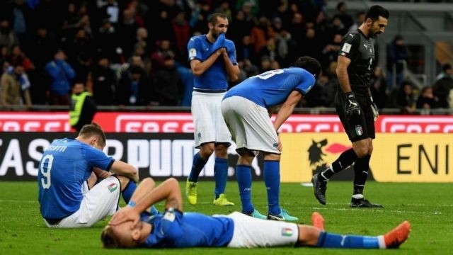 NDO -  NDĐT - Thế là, nỗi hoảng sợ của cổ động viên Italia về nguy cơ vắng mặt ở World Cup 2018 đã thành sự thật khi đội bóng Thiên thanh đã thua chung cuộc 0-1 trước Thụy Điển sau hai trận play-off đầy nghiệt ngã. Chắc chắn thầy trò HLV P. Ventura phải chịu trách nhiệm về thất bại cay đắng này.