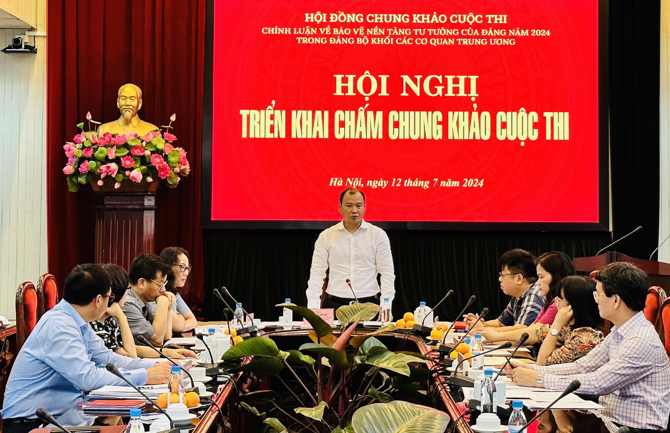 (ĐCSVN) - Tính đến thời điểm kết thúc gửi tác phẩm tham dự, Ban Tổ chức Cuộc thi chính luận về bảo vệ nền tảng tư tưởng của Đảng năm 2024 trong Đảng bộ Khối các cơ quan Trung ương đã nhận được 4.924 tác phẩm. Hội đồng Sơ khảo đã thống nhất lựa chọn 196 tác phẩm vào chấm vòng Chung khảo.