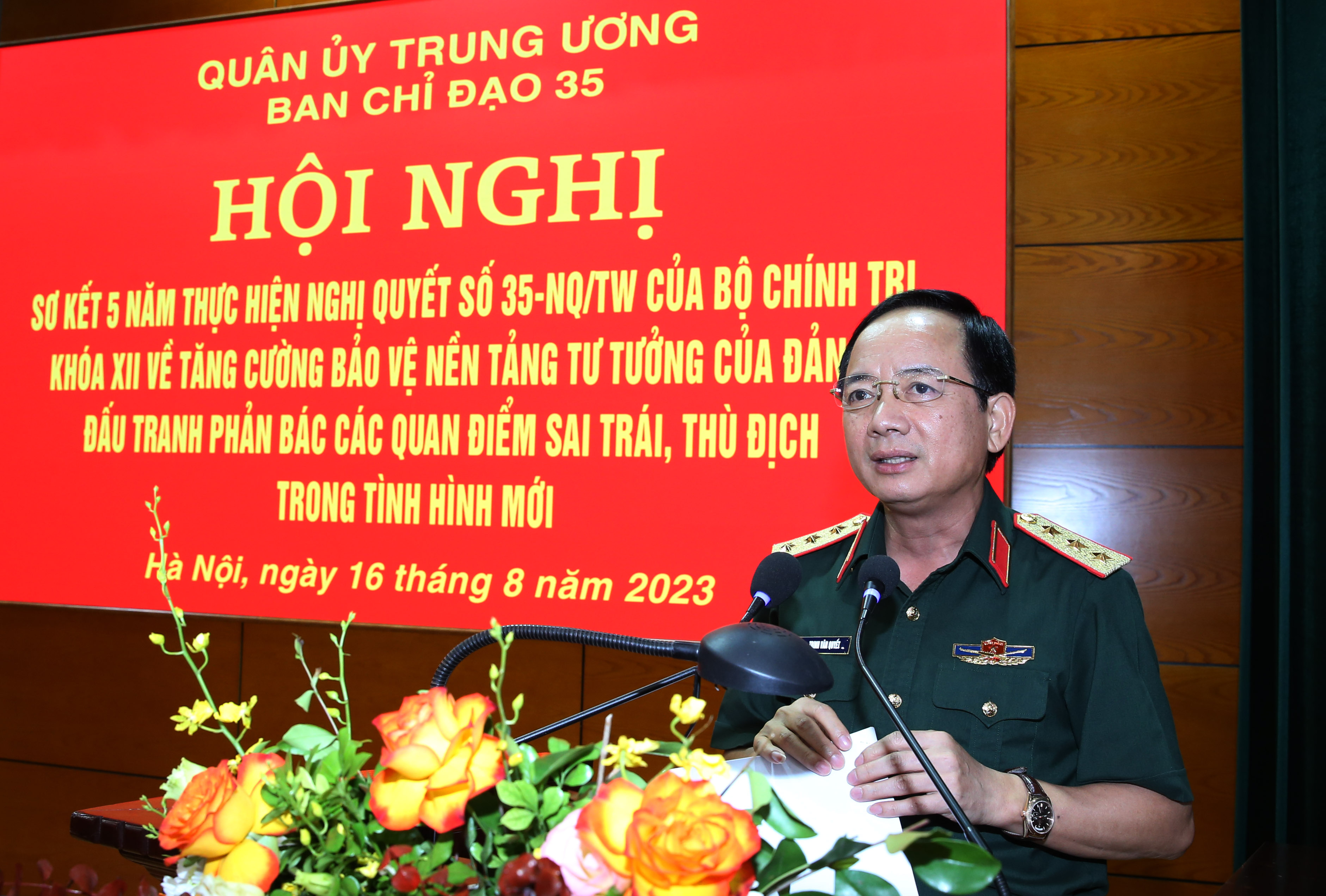 (ĐCSVN) - 5 năm qua, Ban Chỉ đạo 35 Quân ủy Trung ương đã kịp thời tham mưu với Thường vụ Quân ủy Trung ương lãnh đạo, chỉ đạo các cơ quan, đơn vị trong toàn quân triển khai thực hiện Nghị quyết số 35 nghiêm túc, đồng bộ, thống nhất, sát với tình hình thực tiễn, gắn nhiệm vụ bảo vệ nền tảng tư tưởng của Đảng với đấu tranh phản bác các quan điểm sai trái, thù địch.