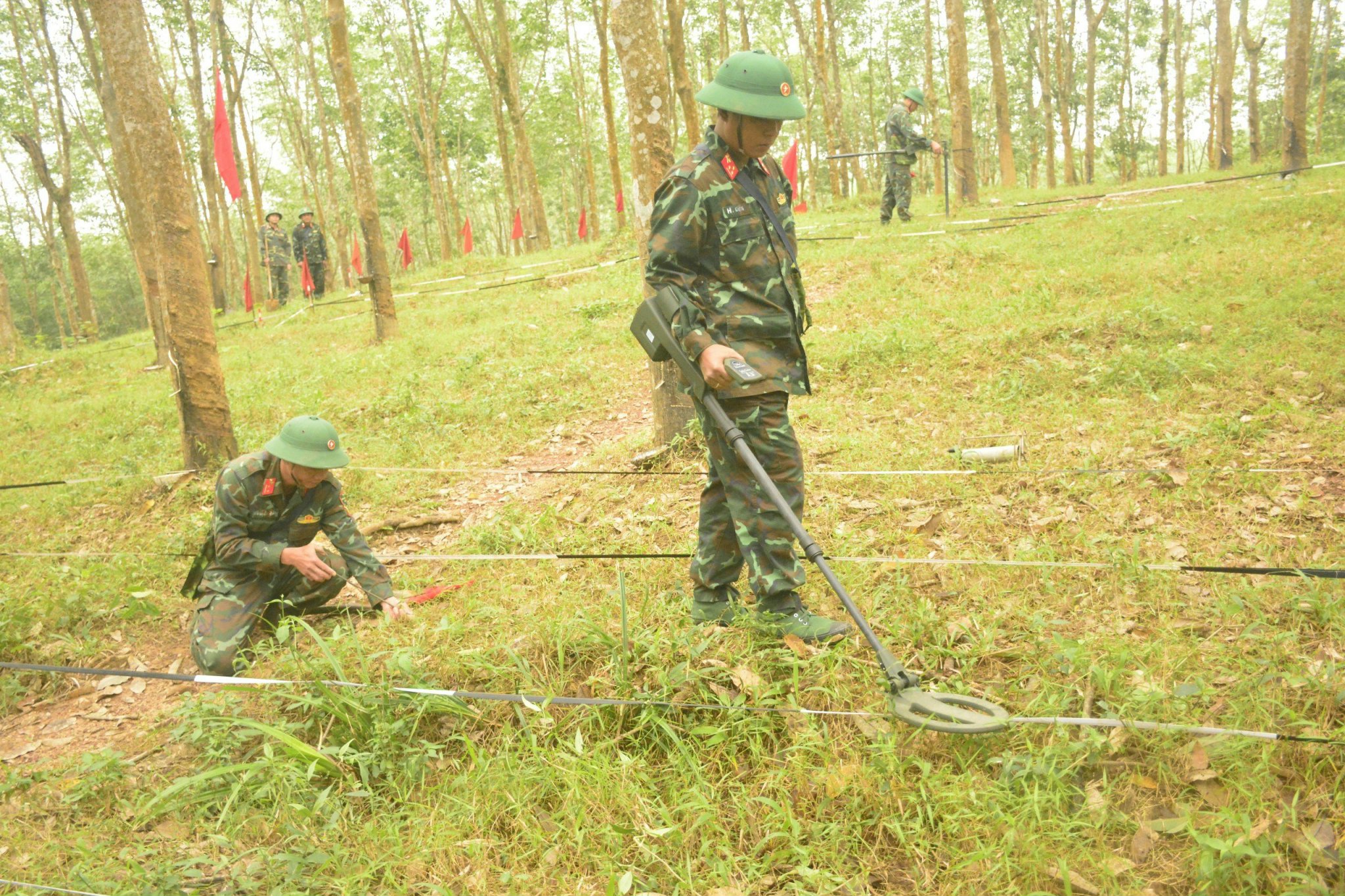 (ĐCSVN) - Thực hiện âm mưu “phi chính trị hóa quân đội”, các thế lực thù địch đang tìm mọi cách xuyên tạc, đòi xét lại chức năng, nhiệm vụ của Quân đội ta trong thời bình, trong đó đòi xóa bỏ chức năng đội quân công tác và đội quân lao động sản xuất. Vì vậy, chúng ta cần phải kiên quyết đấu tranh để làm thất bại âm mưu, thủ đoạn của kẻ thù.