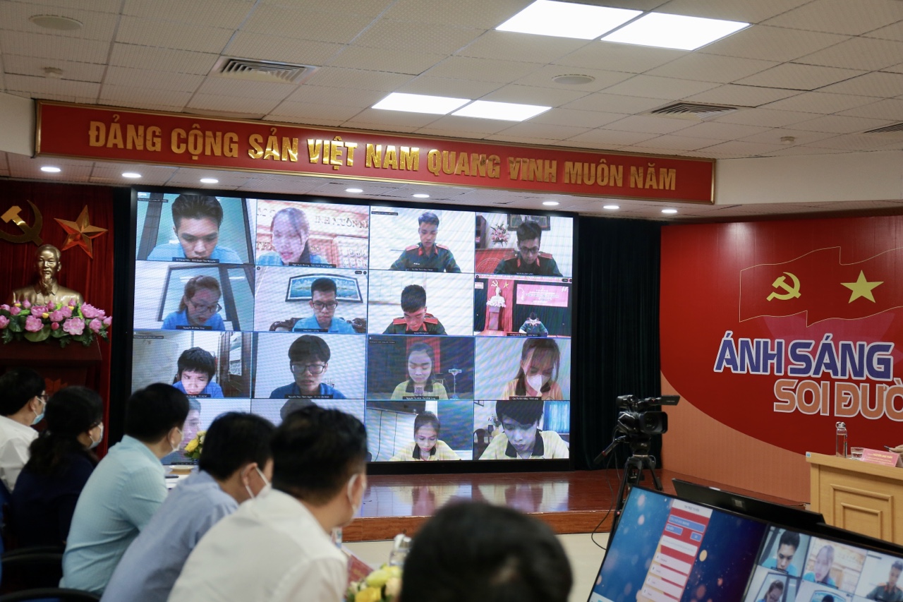 (ĐCSVN) - Hội thi Olympic toàn quốc các môn khoa học Mác - Lênin và tư tưởng Hồ Chí Minh “Ánh sáng soi đường” lần thứ V, năm 2023 sẽ được phát động vào ngày 19/5 tới tại Hà Nội. 