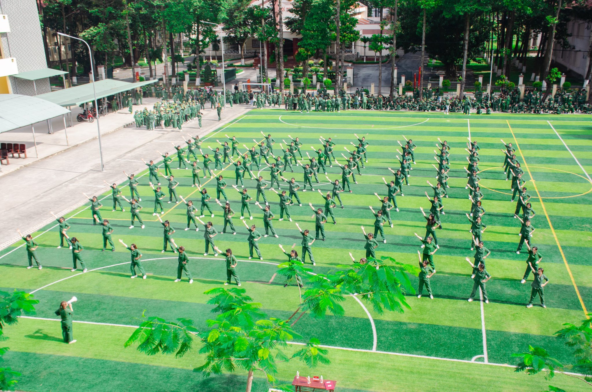 (ĐCSVN) - Để phát huy hơn nữa giá trị văn hóa “Bộ đội Cụ Hồ” thời kỳ mới, nâng tầm văn hóa “Bộ đội Cụ Hồ” trở thành di sản của quốc gia, dân tộc, đòi hỏi mỗi cán bộ, chiến sĩ trong toàn quân cần ra sức thi đua, tiến quân vào khoa học công nghệ, làm chủ vũ khí, trang bị, kỹ thuật hiện đại...