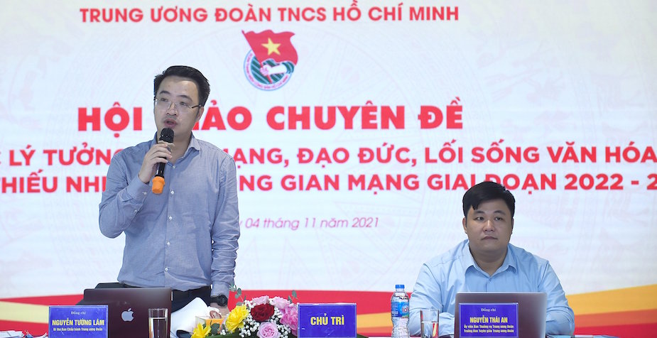 (ĐCSVN) - Việc giáo dục lý tưởng cách mạng, đạo đức, lối sống văn hóa cho thanh thiếu nhi cần sự vào cuộc của gia đình, nhà trường, xã hội cả trên thực tế cũng như không gian mạng.