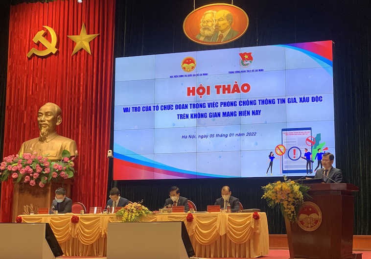 (ĐCSVN) - Hội thảo là hoạt động thiết thực, có ý nghĩa lý luận và thực tiễn cấp bách trong việc phát huy vai trò của tổ chức Đoàn trong công tác phòng, chống tin giả, xấu độc trên không gian mạng; rộng hơn nữa là phát huy vai trò của tổ chức Đoàn trong việc đấu tranh phản bác các quan điểm sai trái, thù địch góp phần bảo vệ nền tảng tư tưởng của Đảng trên không gian mạng, tạo môi trường mạng an toàn, lành mạnh cho đoàn viên, thanh niên.