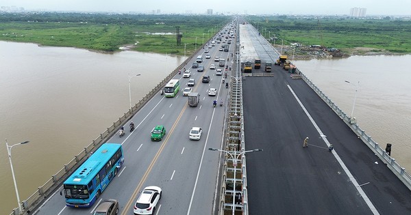 (ĐCSVN) - Hà Nội kỷ luật nhiều cán bộ liên quan Tập đoàn Thuận An; Giá vàng lập đỉnh mới; Đề xuất đánh thuế người sở hữu nhiều nhà đất; Thái Lan bắt đầu chiến dịch phát 14 tỷ USD cho người dân… là một số tin trong nước và thế giới đáng chú ý hôm nay 25/9.