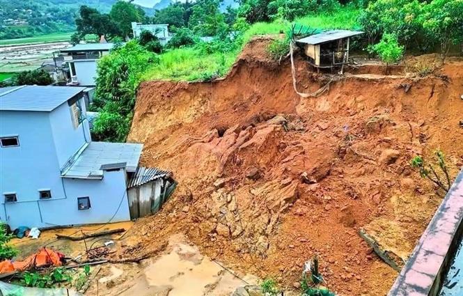 (ĐCSVN) - Mưa lũ gây thiệt hại nặng nề tại Lai Châu, Yên Bái, Sơn La; Hơn 20 người bị thương trong trận động đất ở miền Đông Trung Quốc; Fed có thể tiếp tục tăng lãi suất để 