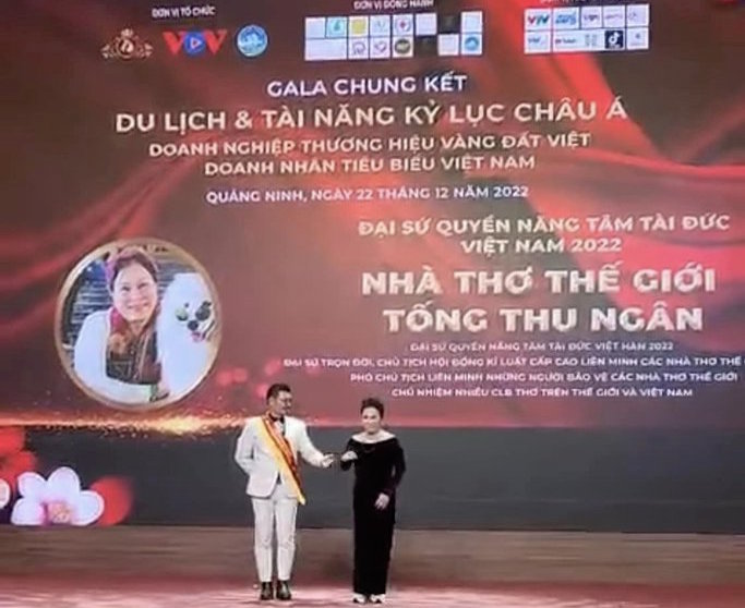 (ĐCSVN) - Liên quan tới sự kiện tôn vinh “Nhà thơ thế giới”, phạt 75 triệu đồng Công ty Hằng Holy; Phát hiện 98 kg ma túy tổng hợp tại Cửa khẩu sân bay Nội Bài; Giá thực phẩm toàn cầu ở mức cao kỷ lục, là những tin chính đáng chú ý trong ngày 06/01.