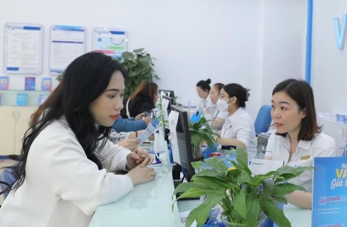 (ĐCSVN) - 1,15 triệu thuê bao điện thoại có nguy cơ bị thu hồi; Nhiều thiệt hại do mưa to, gió lốc tại Gia Lai; Hà Nội lập 57 chốt, phân luồng chống ùn tắc dịp nghỉ lễ 30/4; Trung Quốc phóng thành công vệ tinh khí tượng mới vào không gian… là những tin đáng chú ý trong ngày hôm nay, 16/4.