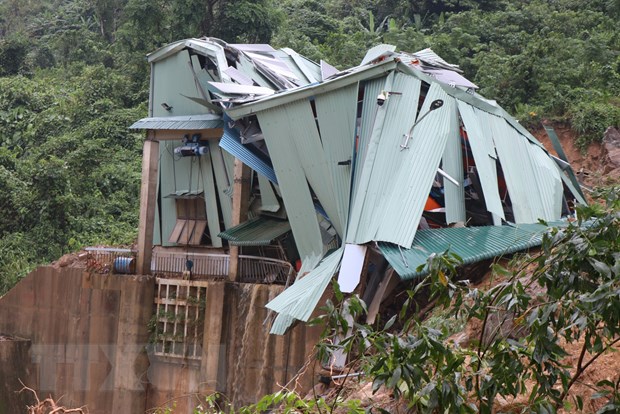 (ĐCSVN) - Tiếp cận hiện trường vụ sạt lở Thủy điện Kà Tinh; Quảng Trị bắt giữ 2 đối tượng vận chuyển 30 kg ma túy tổng hợp; Tăng trở lại, giá xăng RON95-III lên ngưỡng 22.000 đồng mỗi lít; Nga khẳng định không đe dọa sử dụng vũ khí hạt nhân; Hàn Quốc kêu gọi Triều Tiên ngừng các hành động 