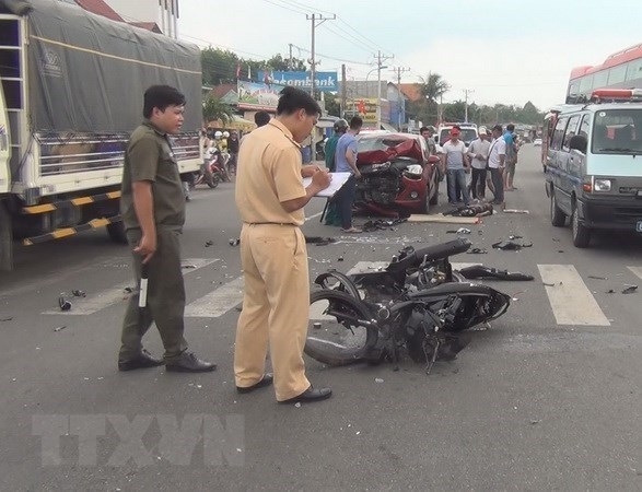 (ĐCSVN) - Ngày đầu kỳ nghỉ lễ giỗ Tổ, cả nước xảy ra 27 vụ tai nạn giao thông đường bộ; Khởi tố 6 người hành hung nhân viên quán ăn ở Lâm Đồng; Khởi tố, bắt tạm giam người chồng trong vụ giết vợ rồi chôn xác phi tang trong vườn cà phê; Malaysia tìm thấy hai thợ lặn châu Âu sau 3 ngày mất tích trên biển;… là một số sự kiện đáng chú ý trong ngày 9/4.