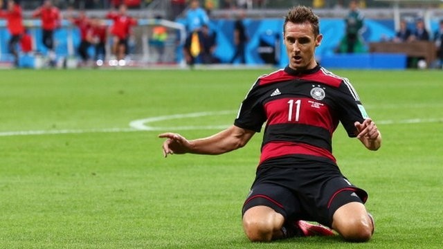  M. Klose lập kỷ lục ghi nhiều bàn thắng nhất World Cup 