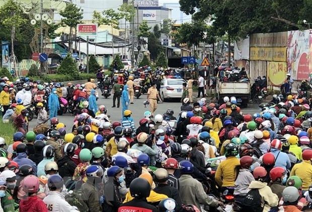 (ĐCSVN) - Chưa xét nghiệm hết người từ các địa phương về quê nhưng số F0 mà Sóc Trăng ghi nhận đã lên tới 60 ca; Bắt đối tượng lợi dụng các quyền tự do dân chủ xâm phạm lợi ích của Nhà nước; Chứng khoán châu Á giảm xuống mức thấp nhất gần 1 năm qua là những tin đáng chú ý trong ngày 5/10.