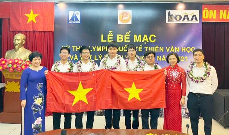 (ĐCSVN) - 5 học sinh Đoàn Việt Nam đều xuất sắc giành Huy chương tại Kỳ thi Olympic IOAA 1; Khởi tố, bắt tạm giam 4 bị can trong đường dây đánh bạc quy mô lớn; Liên hợp quốc kêu gọi cứu trợ khẩn cấp 2 tỷ USD cho Afghanistan là những tin tức đáng chú ý trong ngày hôm nay (7/12).