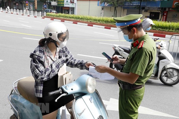 (ĐCSVN) - Hà Nội không kiểm soát giấy đi đường từ 6h ngày 21/9; Xe bồn chở 20 tấn gas bị lật ở Đà Nẵng, sẵn sàng di dân trong bán kính 100 mét; Ít nhất 8 người thiệt mạng trong vụ xả súng tại trường đại học ở Nga; Pfizer/BioNTech cho biết vaccine phòng COVID-19 của hãng an toàn và bảo vệ tốt cho trẻ em từ 5-11 tuổi... là một số tin đáng chú ý hôm nay (20/9).