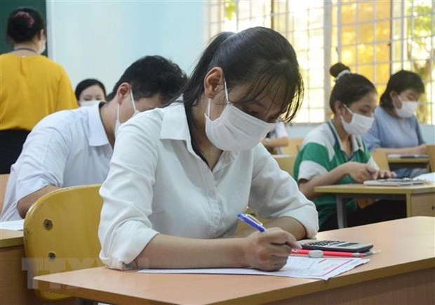 (ĐCSVN) - 63 tỉnh, thành phố sẵn sàng tổ chức thi tốt nghiệp Trung học Phổ thông; TP Hồ Chí Minh lấy mẫu tầm soát SARS-CoV-2 cho 5 triệu người; Trung tâm Kiểm soát Bệnh tật Đồng Tháp hoạt động trở lại bình thường; Cảnh báo biến thể Delta đe dọa những nỗ lực kiềm chế dịch bệnh…là những thông tin đáng chú ý ngày 26/6.