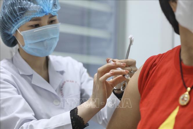 (ĐCSVN) - Tiêm thử nghiệm mũi 2 giai đoạn 2 vaccine Nano Covax; đồng loạt khám xét 16 điểm kinh doanh xăng dầu ở nhiều địa điểm; phát hiện 16.000 viên ma túy tổng hợp trong 2 bao tải ven đường tại Quảng Trị; nguồn cung vaccine cho cơ chế COVAX bị ảnh hưởng do nhà sản xuất Ấn Độ hoãn bàn giao; Nhật Bản lên án vụ phóng vật thể bay của Triều Tiên,…là một số tin tức đáng chú ý trong ngày 25/3.