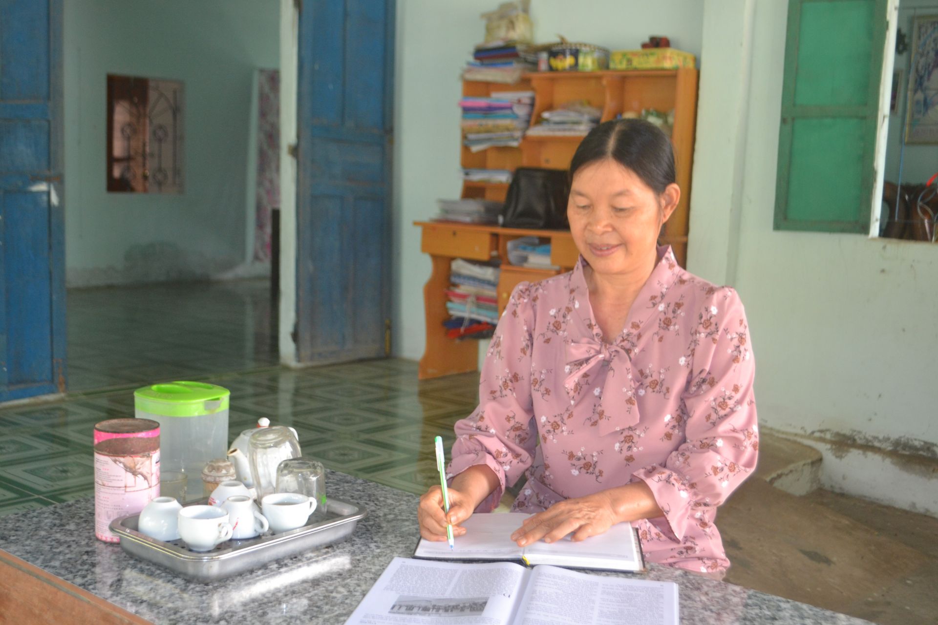 Theo Bí thư Chi bộ Nguyễn Thị Hợp, chi bộ là nơi gần dân nhất, để những chủ trương, nghị quyết của Đảng đi vào cuộc sống...