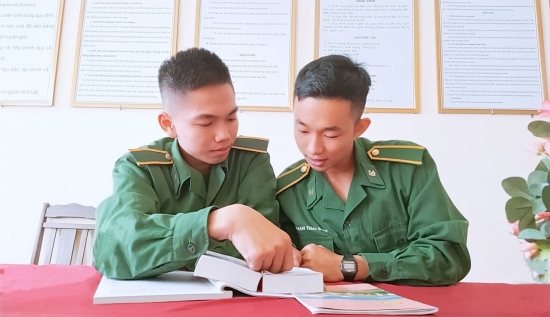 Trung sĩ Phạm Thái Sơn, học viên lớp 21a, Đại đội 21, Tiểu đoàn 2, chuyên ngành Quản lý bảo vệ biên giới, Học viện Biên phòng được rất nhiều cán bộ, giảng viên, học viên đánh giá cao. Đảng viên trẻ Phạm Thái Sơn được biết đến là tấm gương của ý chí nghị lực vượt lên hoàn cảnh khó khăn phấn đấu học tập, rèn luyện tốt và có những hoạt động hướng về cơ sở đóng góp tích cực cho cộng đồng.