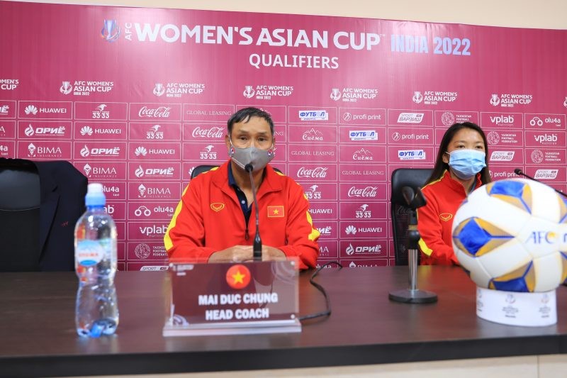 NDO -  Ngày 22/9, trước khi bước vào vòng loại bảng B Asian Cup nữ 2022, HLV Mai Đức Chung cho biết đội tuyển nữ Việt Nam tôn trọng từng đối thủ và sẽ thi đấu với quyết tâm cao nhất.