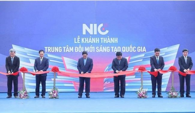 (ĐCSVN) - Thành lập Trung tâm Đổi mới sáng tạo quốc gia (NIC) là một bước đi mạnh mẽ của Chính phủ nhằm cụ thể hóa Nghị quyết số 52-NQ/TW của Bộ Chính trị về một số chủ trương, chính sách chủ động tham gia cuộc Cách mạng công nghiệp 4.0 thì khánh thành NIC Cơ sở Hòa Lạc và đưa cơ sở này đi vào hoạt động chính là nỗ lực của Bộ Kế hoạch và Đầu tư quyết tâm đưa NIC trở thành hạt nhân thúc đẩy tăng trưởng kinh tế.