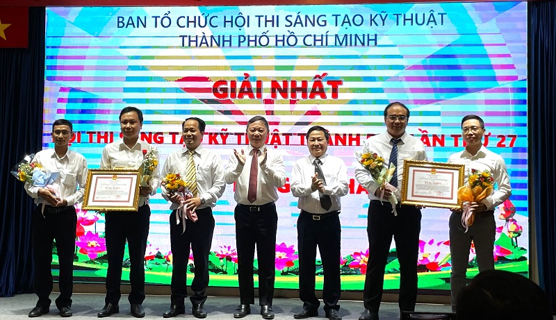 (ĐCSVN) - Theo Hội đồng giám khảo, Hội thi Sáng tạo Kỹ thuật TP. Hồ Chí Minh lần 27 đã tiếp nhận 145 đề tài/giải pháp tham dự. Các công trình có hàm lượng khoa học chất lượng hơn các năm trước với sự tham gia của đông đảo lực lượng lao động, nhà nghiên cứu tại TP. Hồ Chí Minh, đáp ứng các tiêu chí sáng tạo, hiệu quả mang lại cho xã hội và khả năng áp dụng thực tế cao.