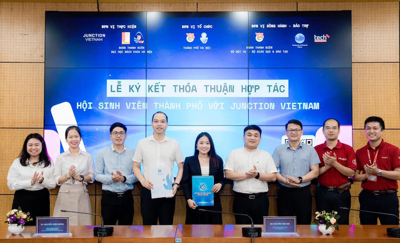 (ĐCSVN) - “Hack4Future & chuỗi Hackathon 2023” nhằm thực hiện chương trình 07 của Thành ủy Hà Nội về việc “Đẩy mạnh phát triển khoa học, công nghệ và đổi mới sáng tạo trên địa bàn thành phố Hà Nội giai đoạn 2021 - 2025”.