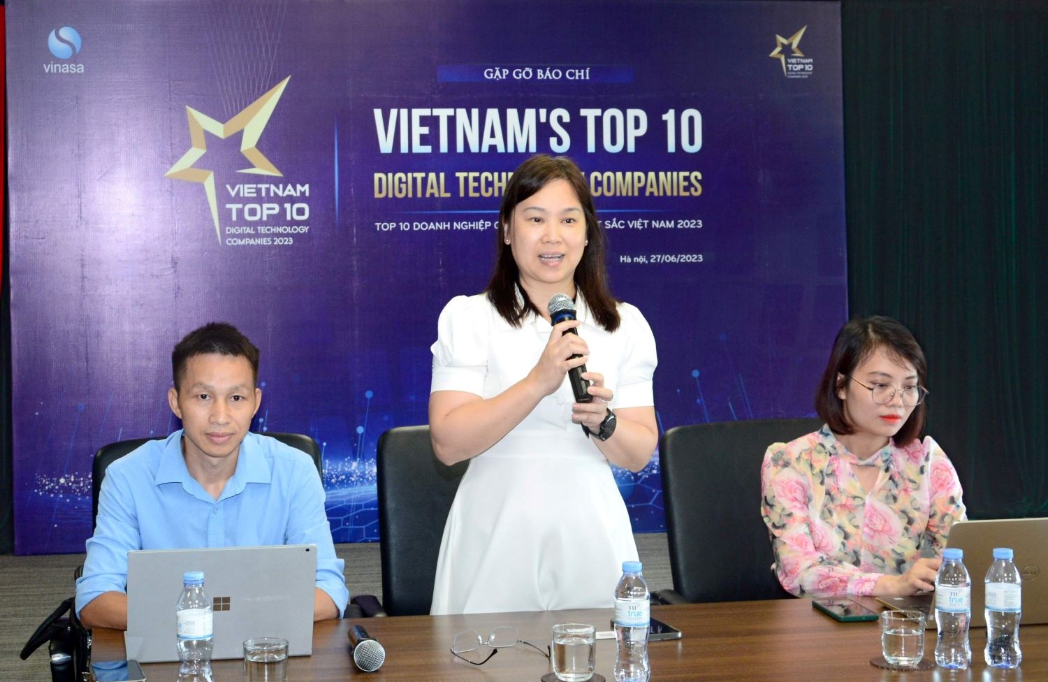 (ĐCSVN) - Chương trình TOP 10 Doanh nghiệp CNTT Việt Nam là hoạt động thường niên do VINASA tổ chức từ 2014 nhằm bình chọn, vinh danh các doanh nghiệp trong ngành công nghiệp ICT Việt Nam theo từng lĩnh vực, đồng thời giới thiệu tới các đối tác, khách hàng trong nước và quốc tế.