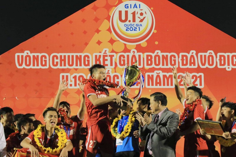  U19 PVF bảo vệ thành công chức vô địch 