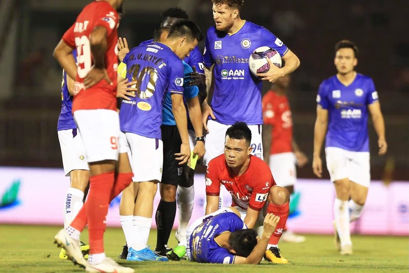  Hà Nội thắng TP Hồ Chí Minh 3-0, Hùng Dũng dính chấn thương nghiêm trọng 