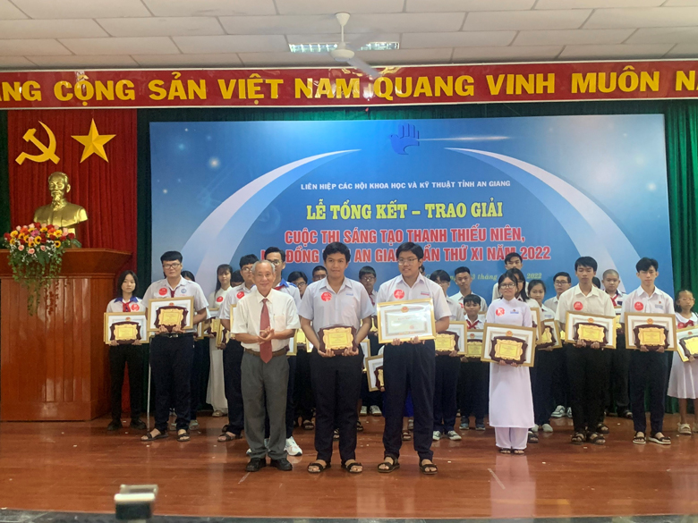 (ĐCSVN) - Cuộc thi đã đạt được mục tiêu là khơi dậy tiềm năng và phát huy tư duy sáng tạo của thanh thiếu niên, nhi đồng; đồng thời là sân chơi giúp các em có cơ hội trau dồi kiến thức, rèn luyện kỹ năng sáng tạo và ý tưởng khởi nghiệp trong tương lai.