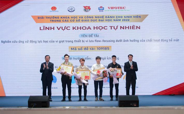 (ĐCSVN) - Thông qua giải thưởng khoa học và công nghệ dành cho sinh viên trong các cơ sở giáo dục đại học năm 2022, nhiều ý tưởng nghiên cứu của các em đã góp phần hình thành ý tưởng khởi nghiệp, sáng tạo trong sinh viên.