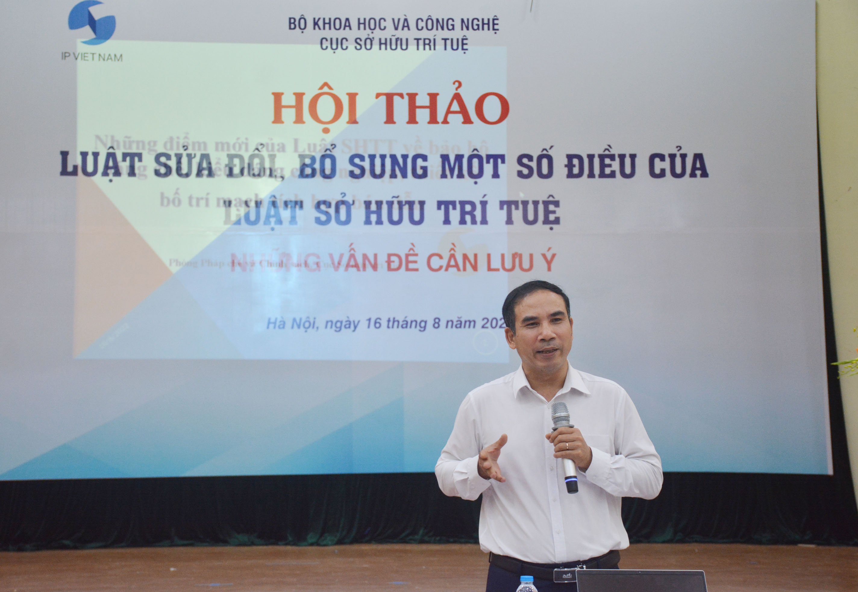 (ĐCSVN) – Theo các chuyên gia, việc ban hành Luật sửa đổi, bổ sung một số điều của Luật Sở hữu trí tuệ (SHTT) nhằm khắc phục những vướng mắc, bất cập trong thực tiễn thi hành, hoàn thiện thể chế về SHTT  và góp phần thúc đẩy phát triển kinh tế, văn hóa, xã hội của đất nước.