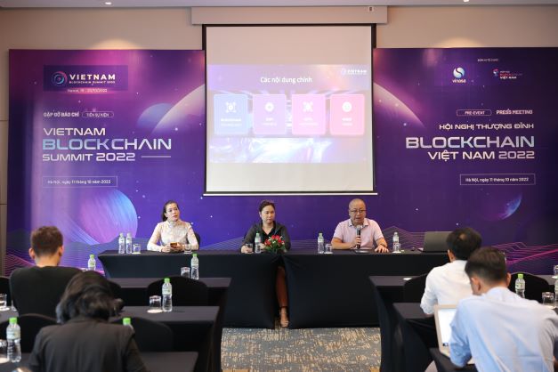 (ĐCSVN) - Với hơn 20 phiên thảo luận, Hội nghị thượng đỉnh Blockchain Việt Nam 2022 (Vietnam Blockchain Summit 2022) là diễn đàn để các diễn giả cũng như các chuyên gia quốc tế cùng nhau ngồi lại thảo luận về những xu hướng của công nghệ chuỗi khối tại Việt Nam.