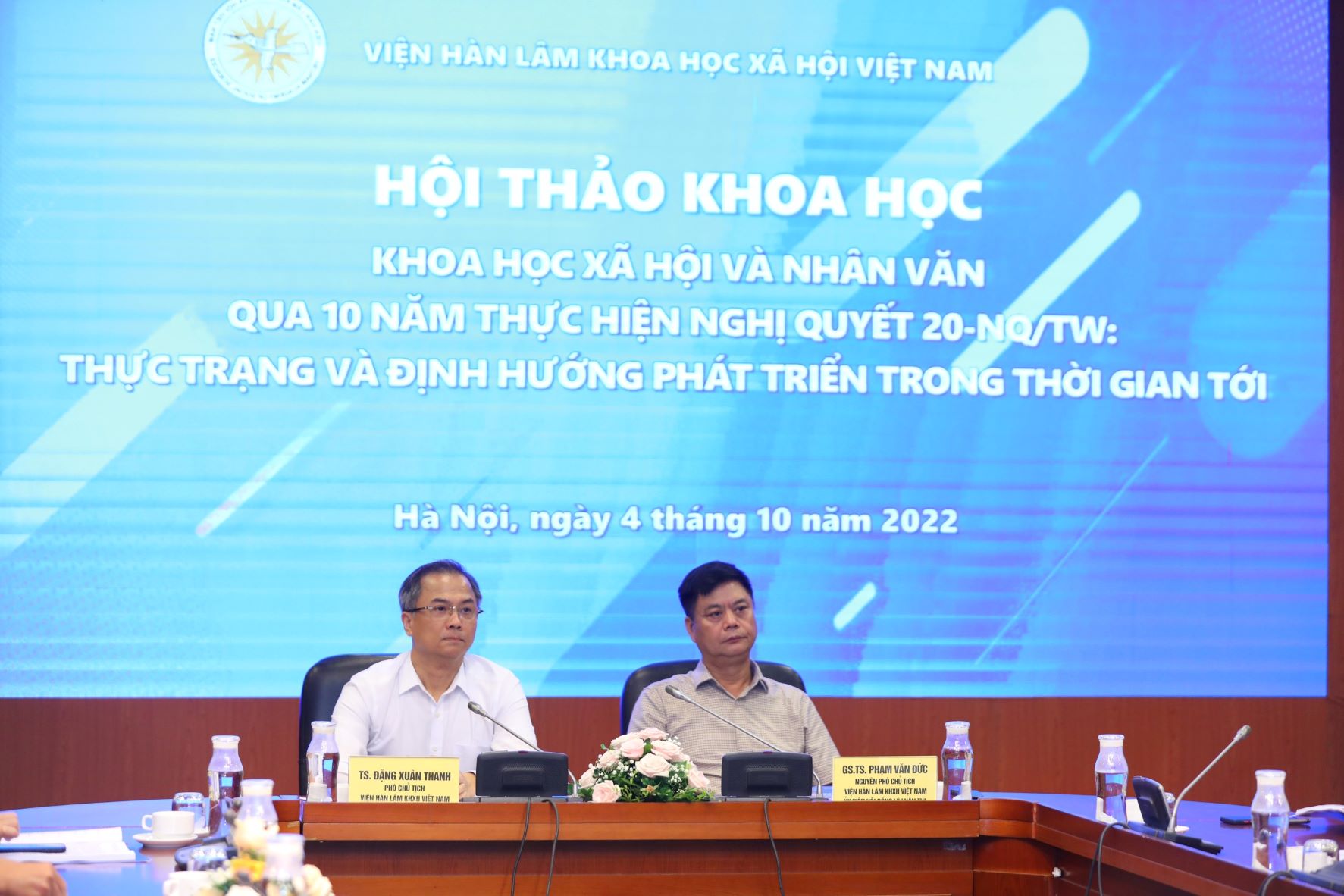 (ĐCSVN)- Hội thảo “Khoa học xã hội và nhân văn qua 10 năm thực hiện Nghị quyết 20-NQ/TW: Thực trạng và định hướng phát triển trong thời gian tới” đã tập trung điểm lại những thành tựu trong quá trình phát triển và chủ động hội nhập, những đóng góp của khoa học xã hội và nhân văn vào sự phát triển ở các cấp trung ương và cấp địa phương trong quá trình đổi mới.